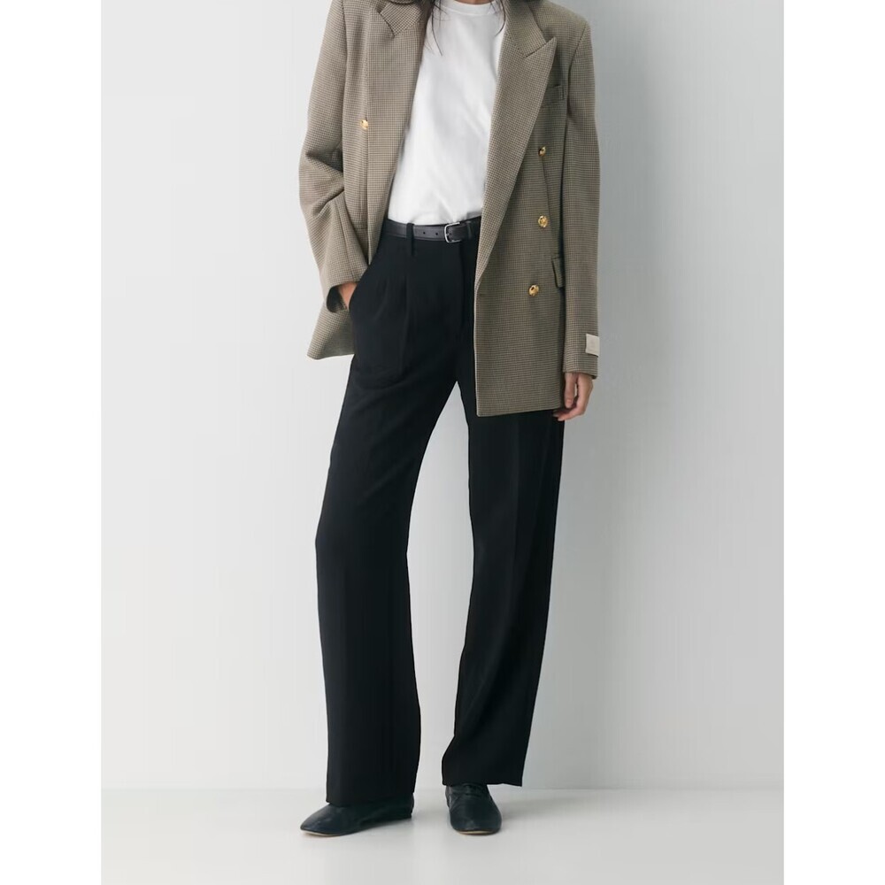 Aritzia The Effortless Pant Crepette in Black Size 8 Wide Leg Trousers